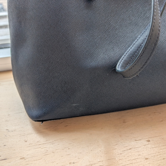 Michael Kors Jet Set Tote - Picture 7 of 10